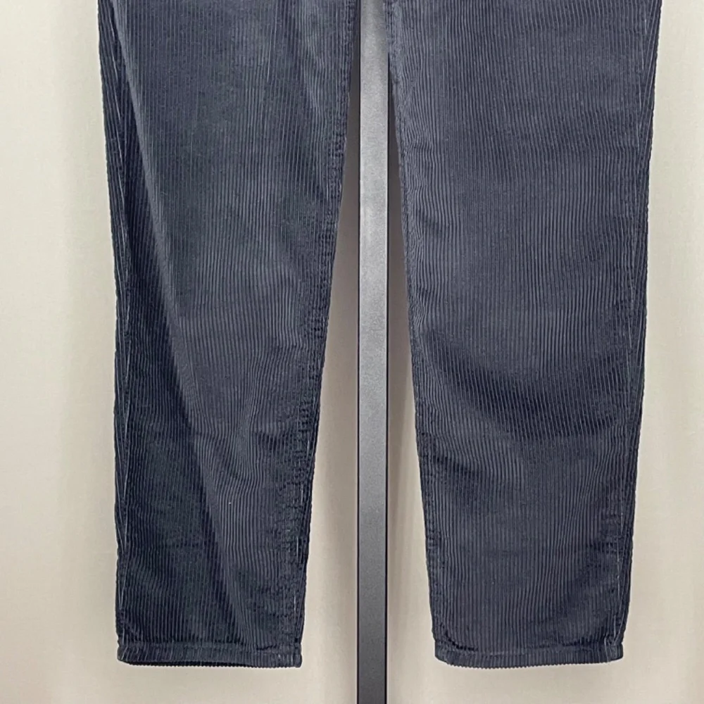 NEW Levis Pants Womens 27 black corduroy mom jeans straight leg casual classic - Picture 3 of 13